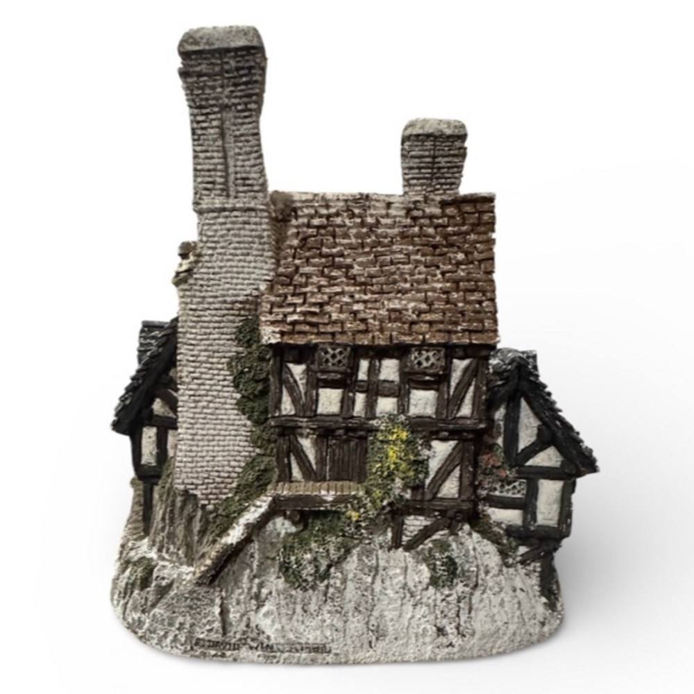 HERTFORD COURT COTTAGE FROM THE DAVIS WINTER COTTAGES COLLECTION